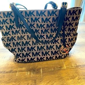 Michael Kors Hand bag.
